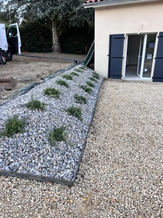 Aménagement de talus à lentille paysagiste PACHAL Jeoffrey 
