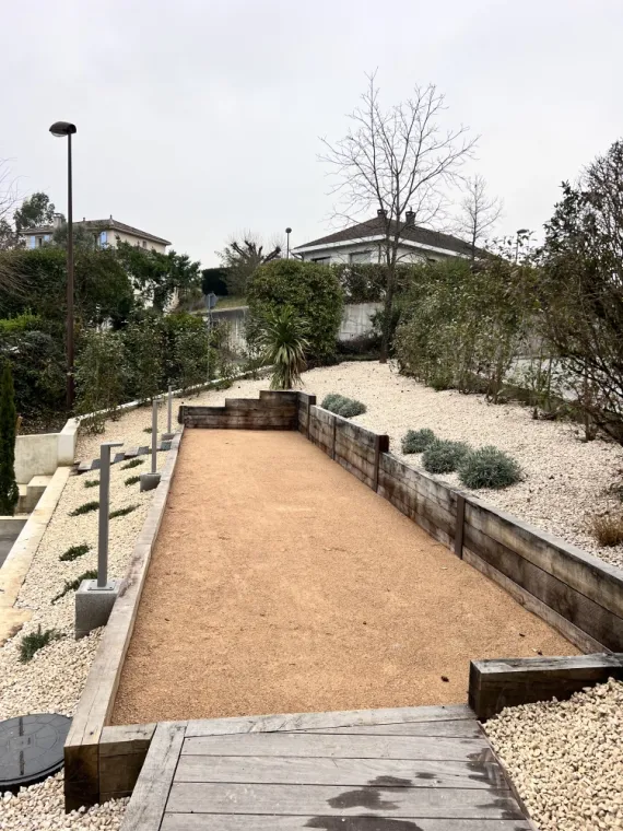 Aménagement paysager Charbonnières les bain Paysagiste terrain de pétanque