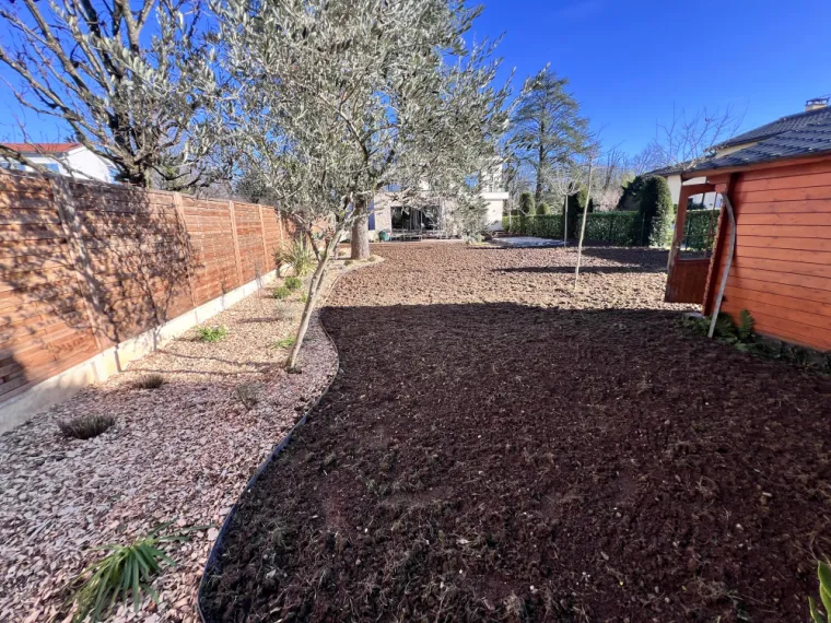 Réalisation de massifs paysagers à Tassin-La-Demi-lune EULR Pachal paysage 