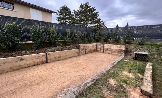 Création d'un terrain de pétanque avec soutènement pour en chêne, à Chazey d'Azergues